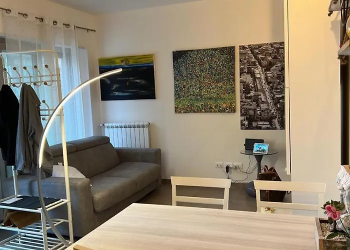 Tiny In - Magliana Rom