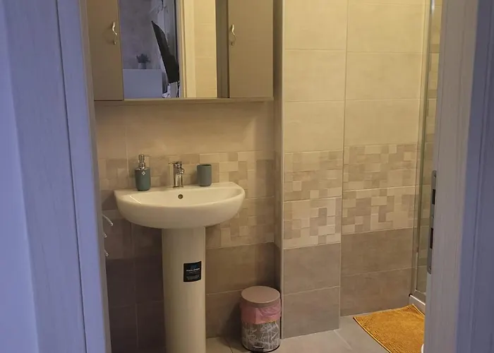 Tiny In - Magliana Rom